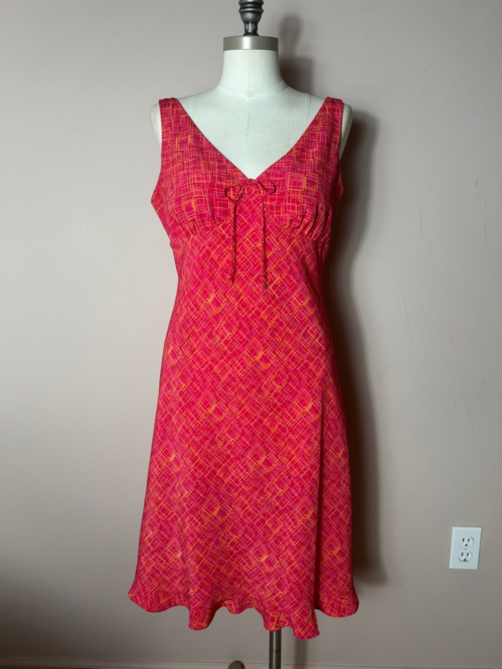 VTG Express Pink and Orange Patterned V-Neck Sun Dress satin size M ruffle hem